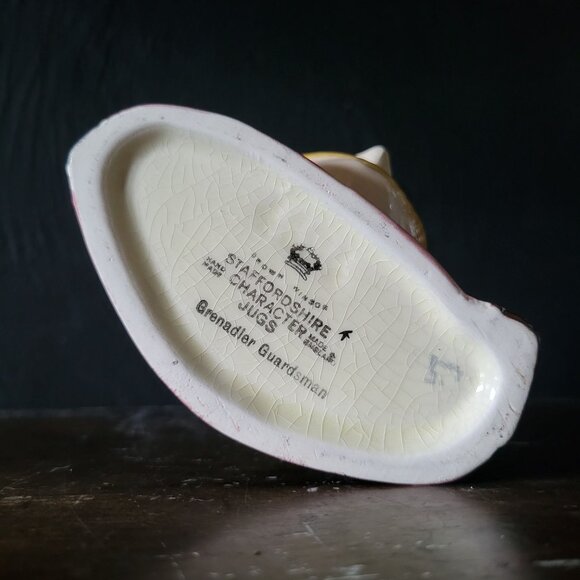 Vtg Grenadier Guardsman Staffordshire Ceramic Jug Vintage British Military Vase - Picture 7 of 7